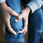 Welche Maßnahmen helfen bei chronischen Kniegelenkschmerzen?